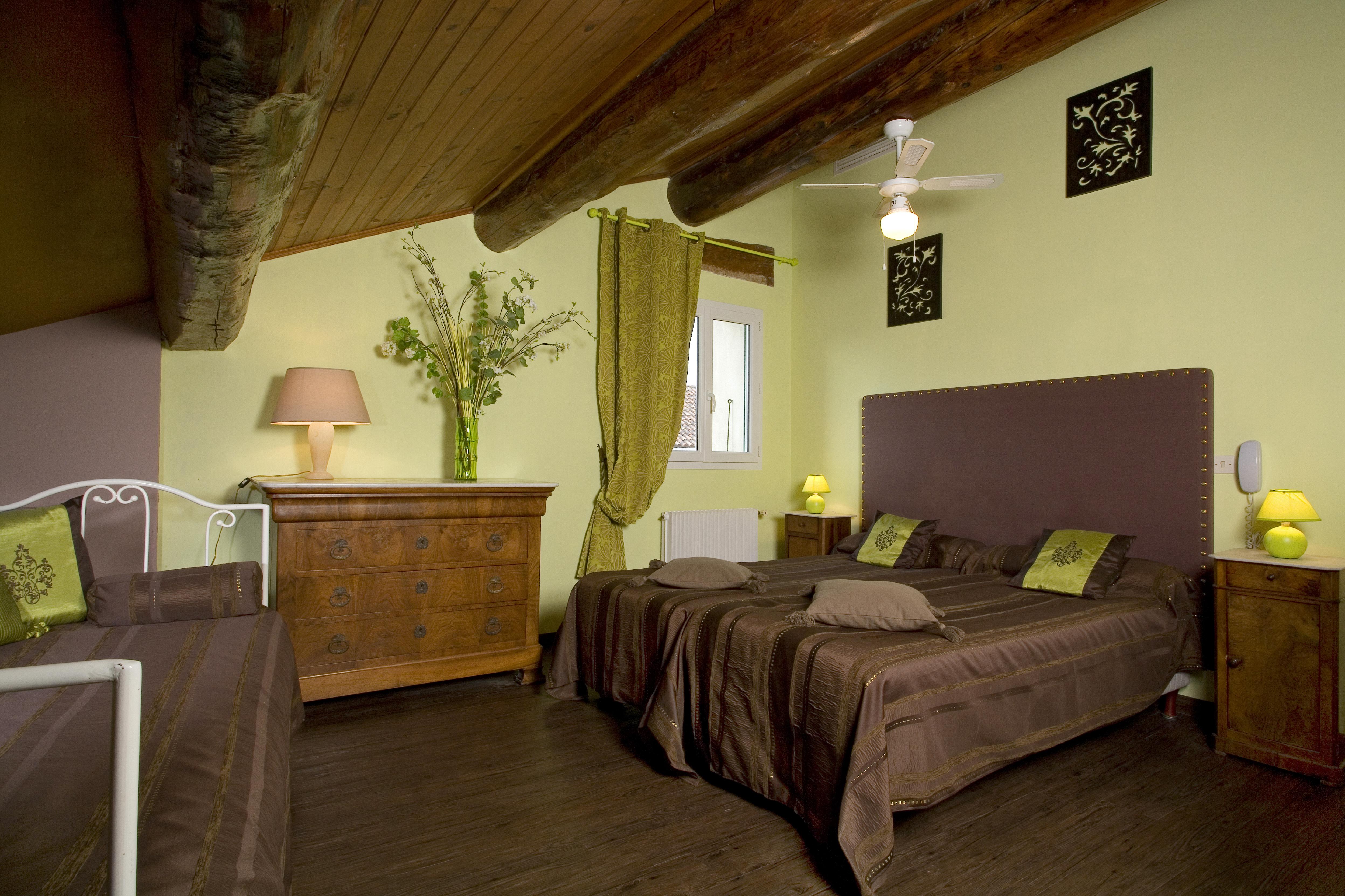 Logis Auberge De Тавель Экстерьер фото