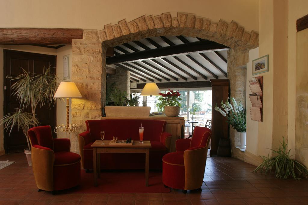 Logis Auberge De Тавель Экстерьер фото
